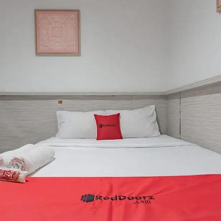 RedDoorz At Arwiga Hotel Bandung Exterior foto