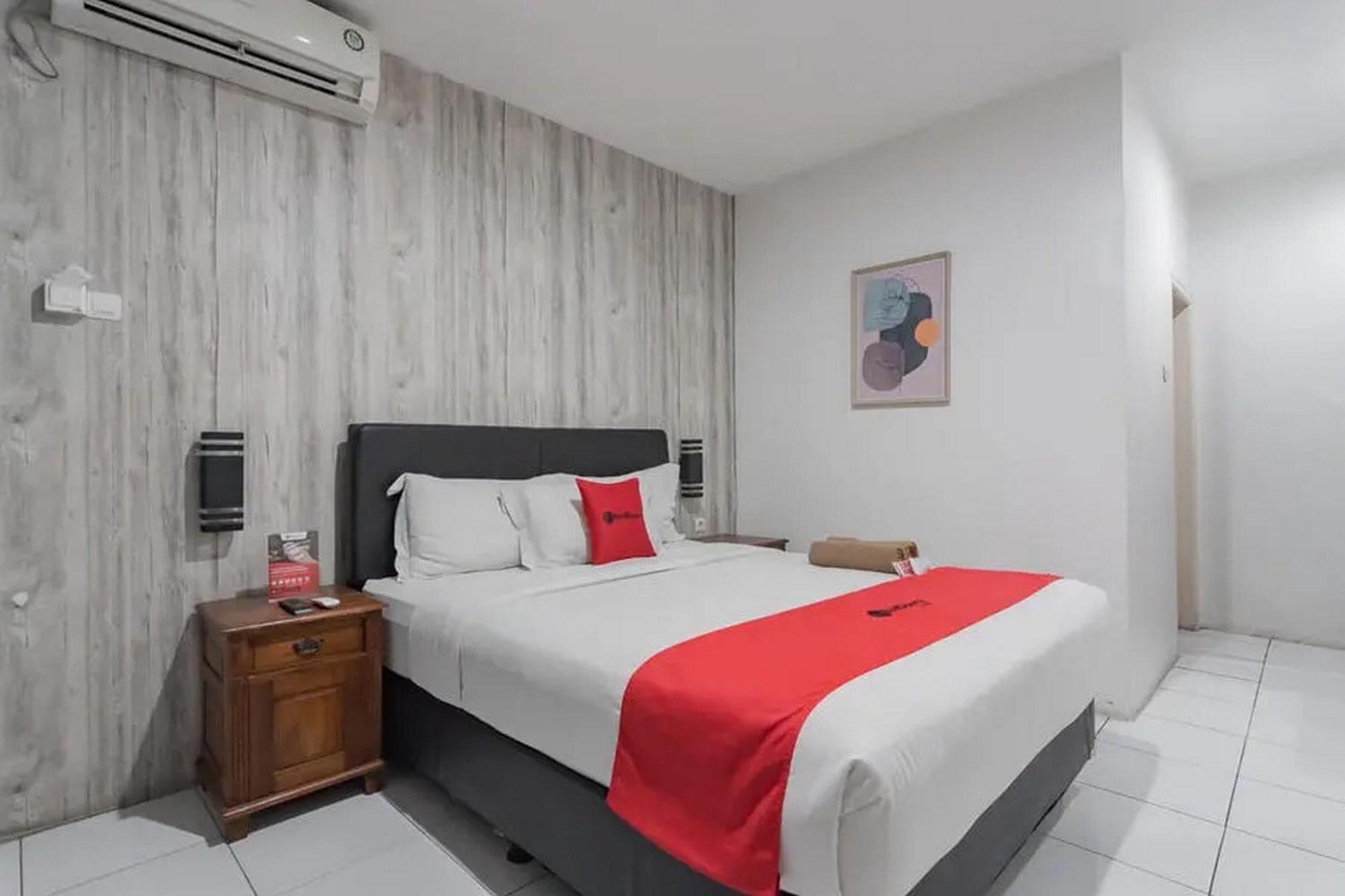 RedDoorz At Arwiga Hotel Bandung Exterior foto