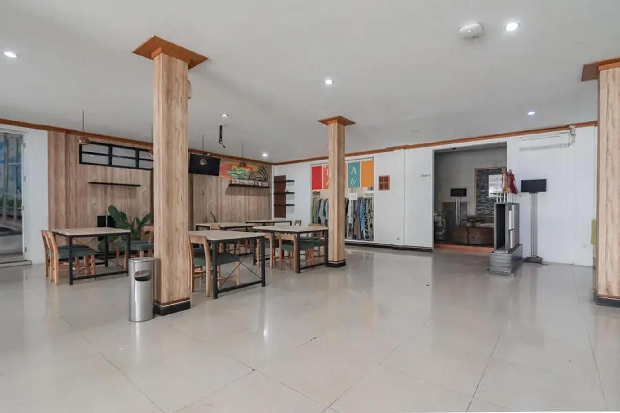 RedDoorz At Arwiga Hotel Bandung Exterior foto